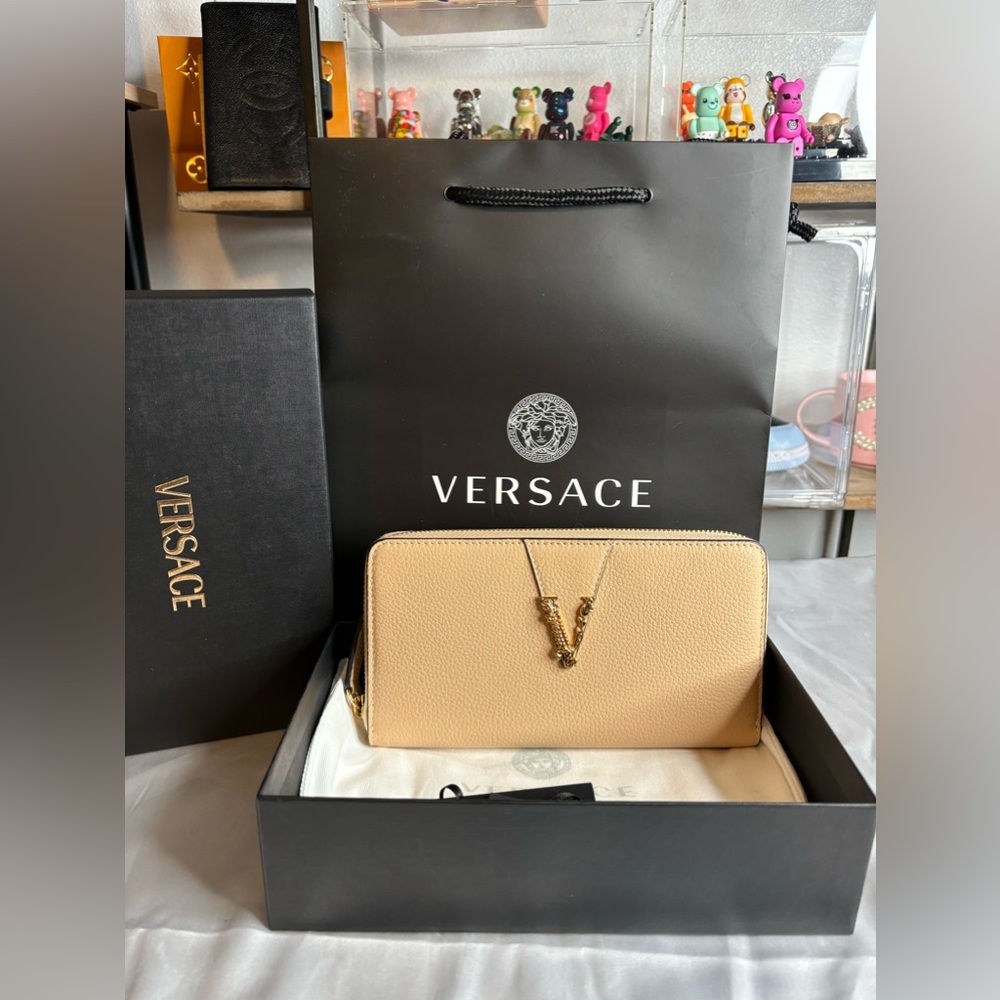 NWT Versace Virtus V Wallet🤎